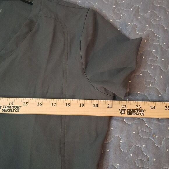 Med Couture gray scrub top size large - Picture 5 of 6